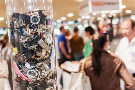 In the labyrinth of counterfeit watches 